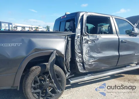 2021 Ram 1500 Laramie 4X4 5'7 Box z USA, uszkodzony, nr VIN 1C6SRFJT9MN824167